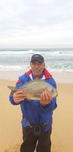 Petrus met sy 2.5 kg Bronze bream.jpg
